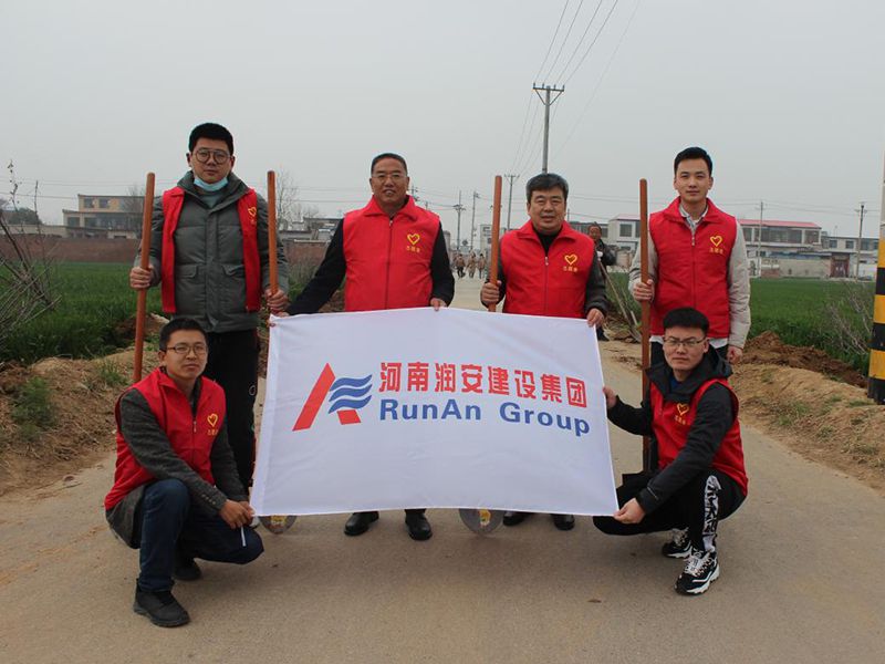2022年，潤(rùn)安集團(tuán)深入寶蓮寺鎮(zhèn)二十里鋪村，助力人居環(huán)境整治。